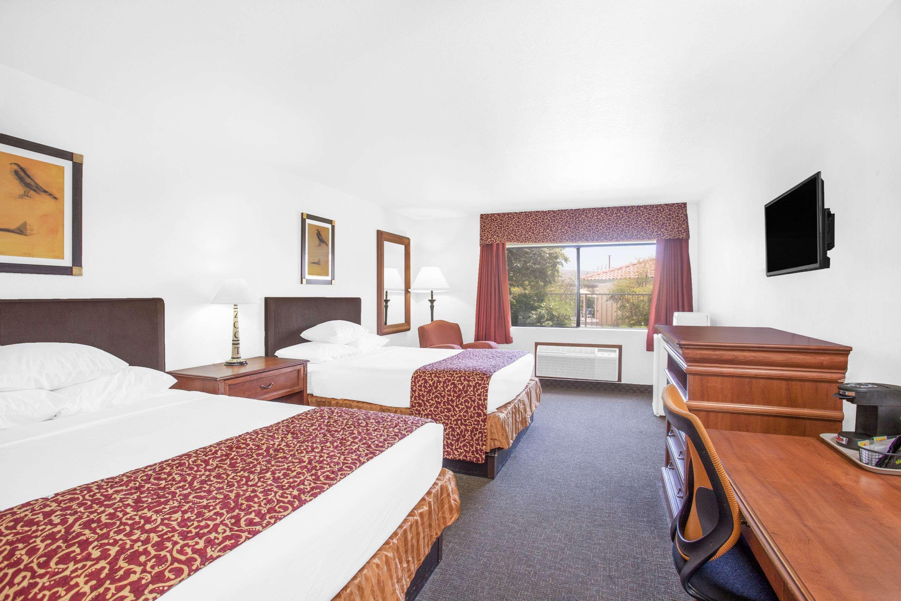 Ramada By Wyndham Barstow Hotel Exterior photo